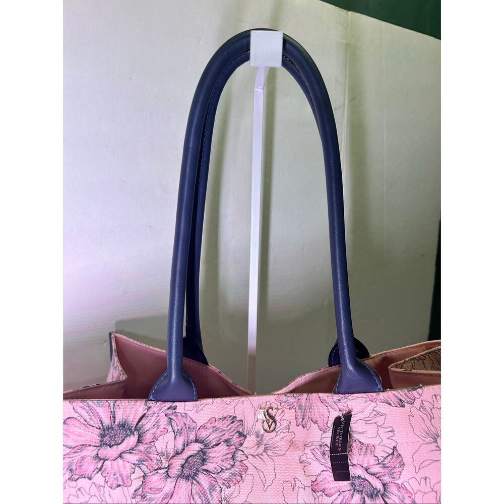 Victoria's Secret Pink Floral Canvas Travel Tote Bag Navy Blue Straps Gold VS Lo - Picture 4 of 8